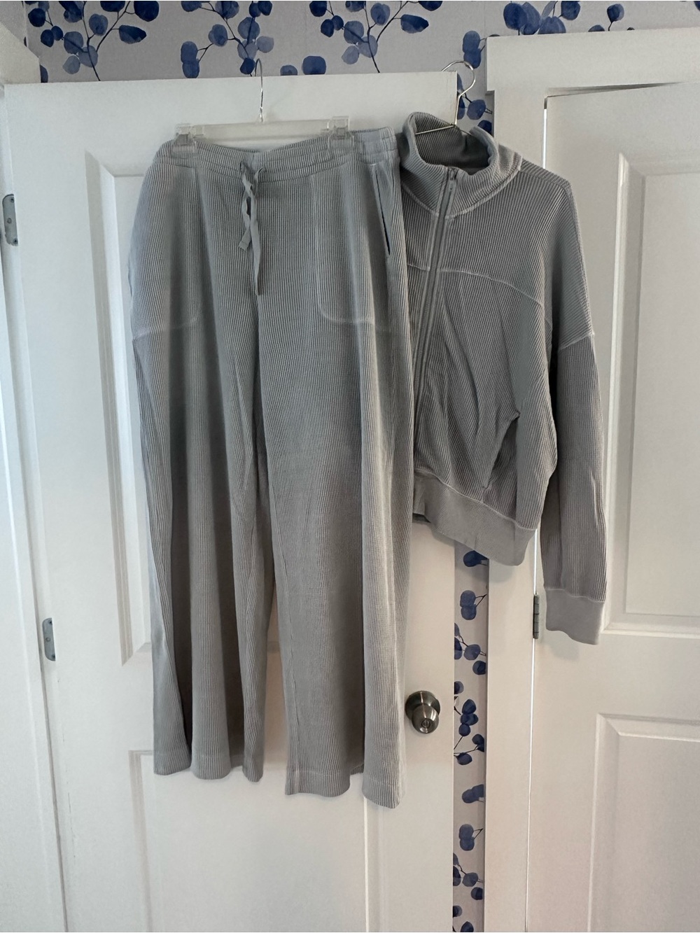 Lou & Grey Women's Light Gray Ribbed Lounge Pants & Zip Pullover Set